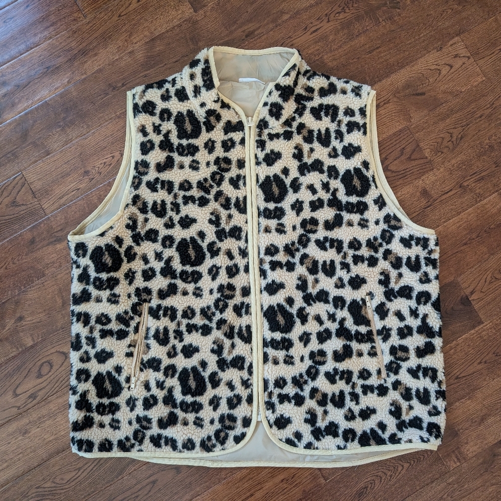 EUC Chicsoul Fleece Animal Print Vest Lined Pockets Zip Up Size 3X